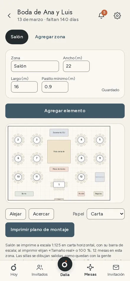 Plano del salón en el celular: mesas numeradas, escenario, pista de baile, mesa de novios y barra.